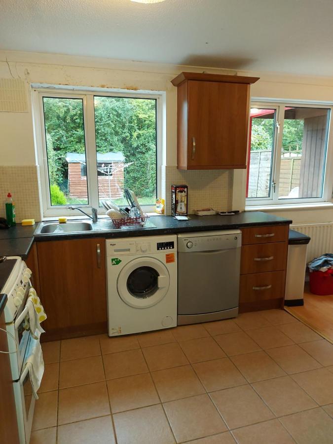 Spacious And Serene Stay Near Milton Keynes Centre Willen Екстер'єр фото