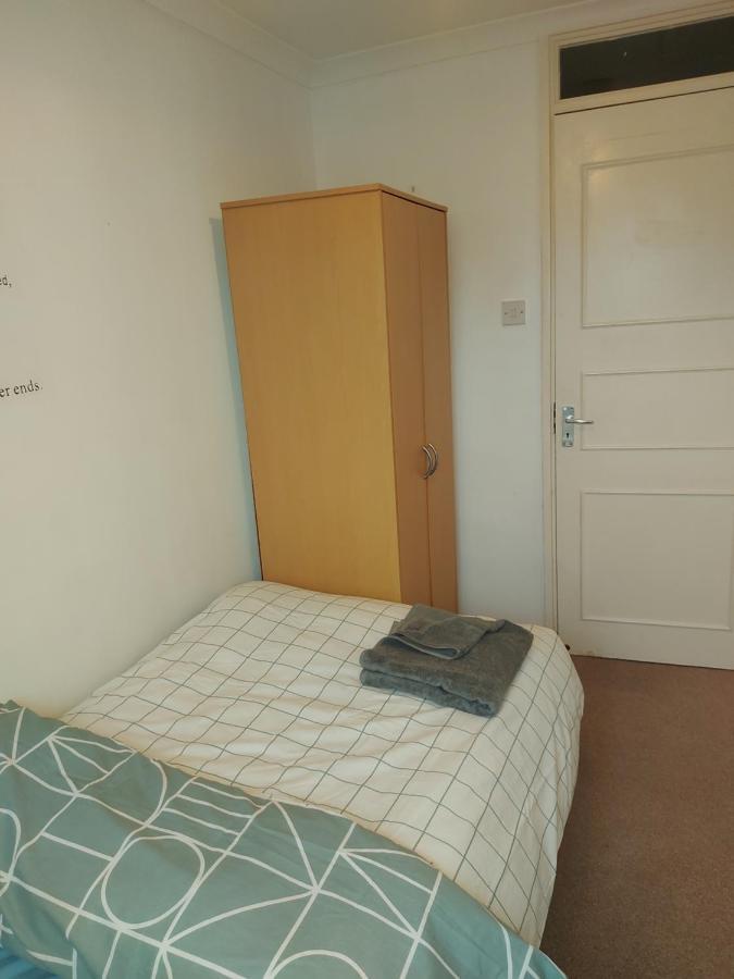 Spacious And Serene Stay Near Milton Keynes Centre Willen Екстер'єр фото