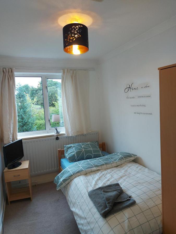 Spacious And Serene Stay Near Milton Keynes Centre Willen Екстер'єр фото