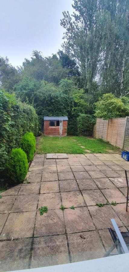 Spacious And Serene Stay Near Milton Keynes Centre Willen Екстер'єр фото