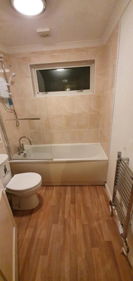 Spacious And Serene Stay Near Milton Keynes Centre Willen Екстер'єр фото