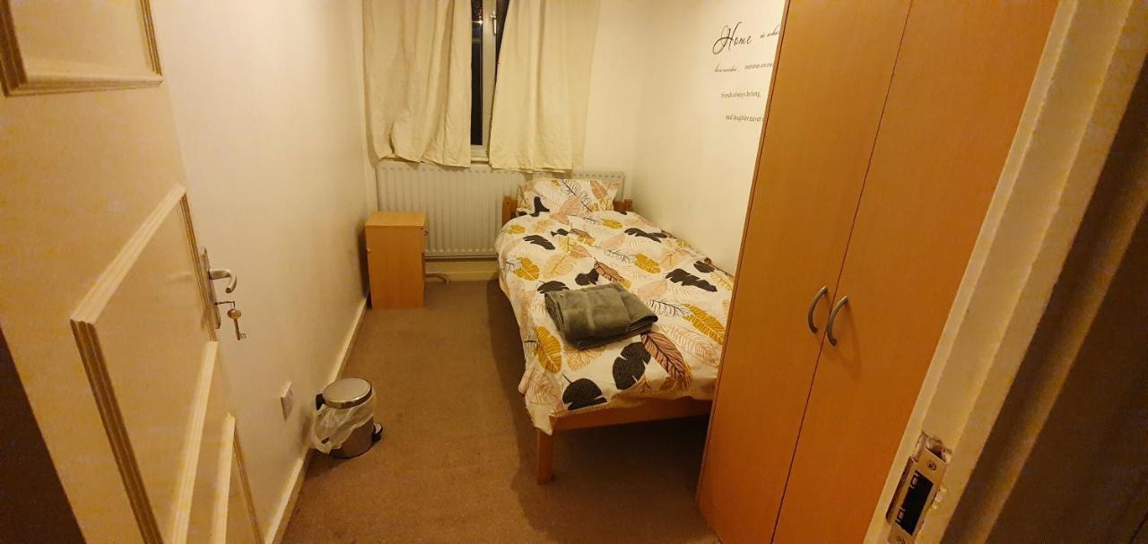 Spacious And Serene Stay Near Milton Keynes Centre Willen Екстер'єр фото