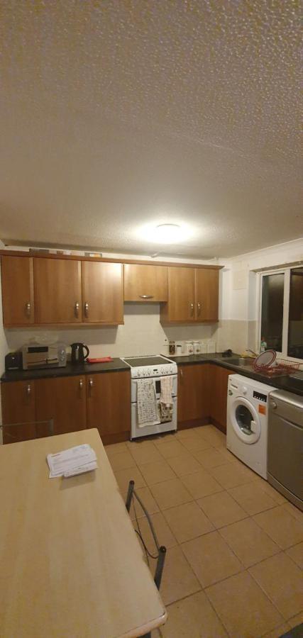 Spacious And Serene Stay Near Milton Keynes Centre Willen Екстер'єр фото