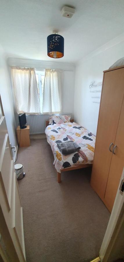 Spacious And Serene Stay Near Milton Keynes Centre Willen Екстер'єр фото