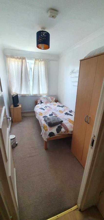 Spacious And Serene Stay Near Milton Keynes Centre Willen Екстер'єр фото