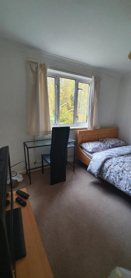 Spacious And Serene Stay Near Milton Keynes Centre Willen Екстер'єр фото