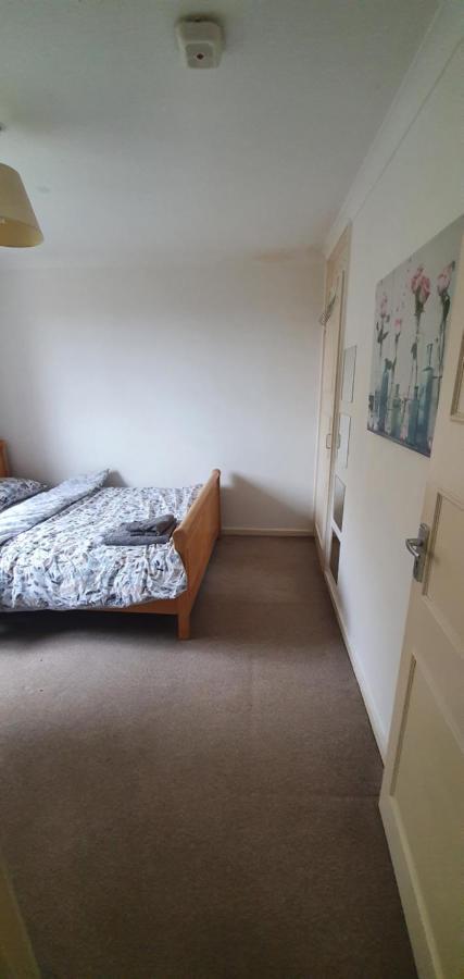 Spacious And Serene Stay Near Milton Keynes Centre Willen Екстер'єр фото